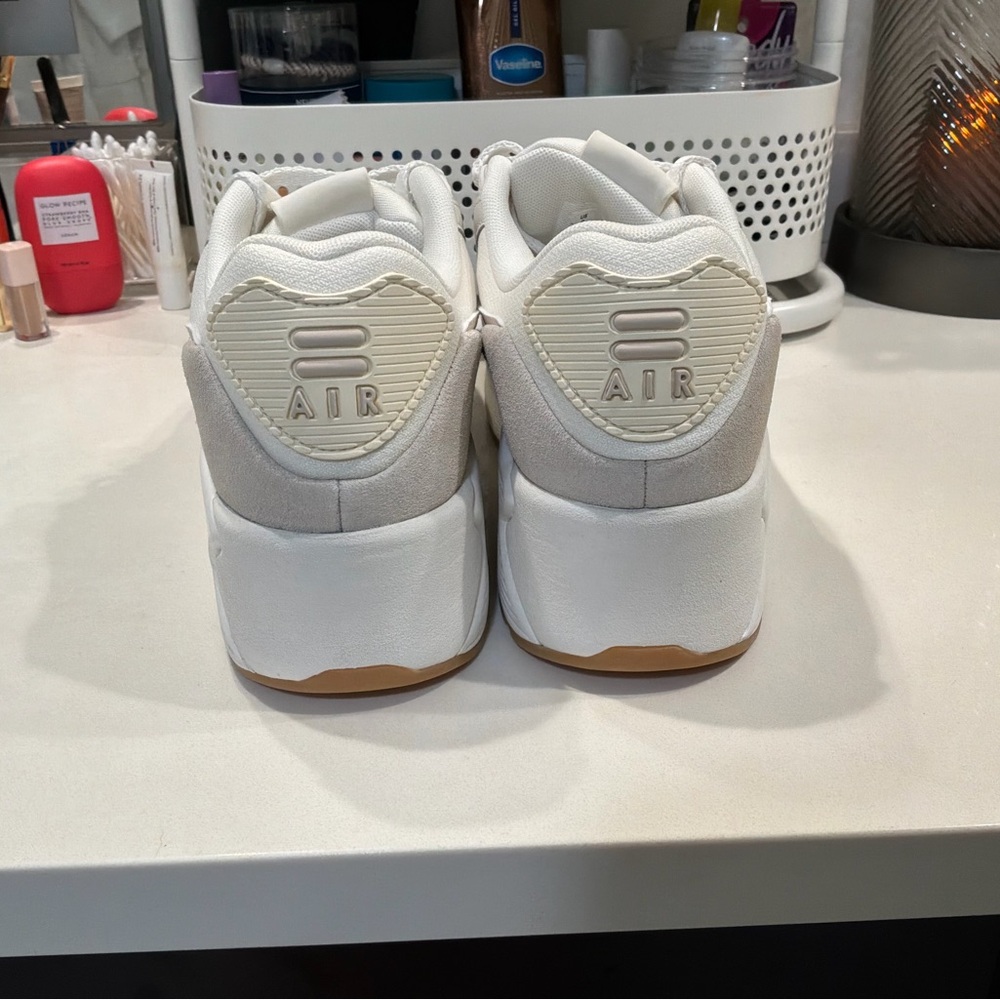 Nike Air Max 90 LV8 - White / Gum Sole - Picture 4 of 5